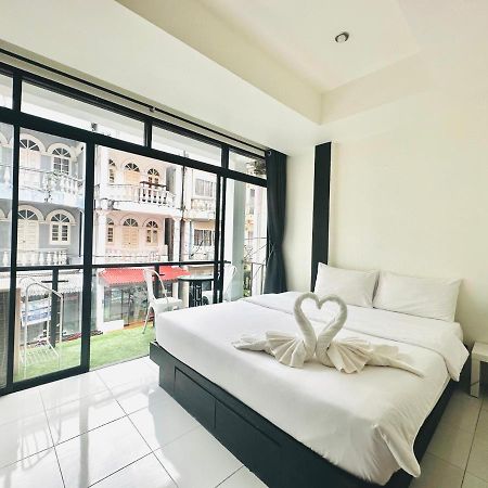 Beachwalk Hotel Patong Exterior photo