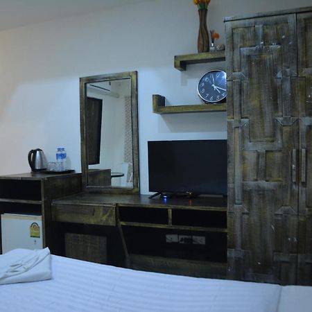Beachwalk Hotel Patong Exterior photo