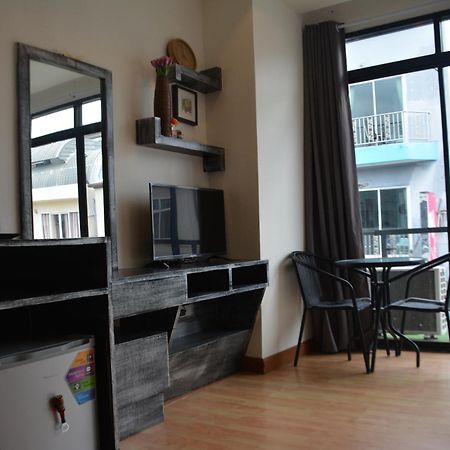 Beachwalk Hotel Patong Exterior photo