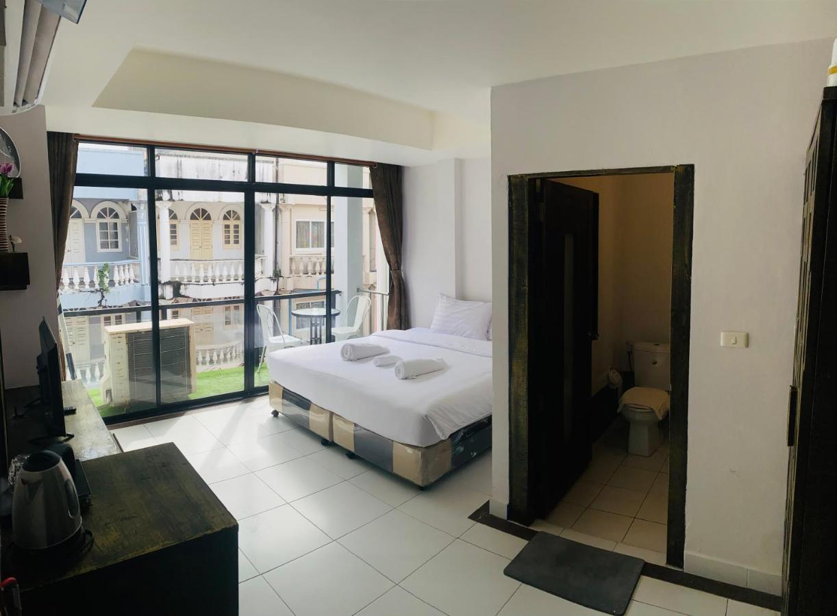 Beachwalk Hotel Patong Exterior photo