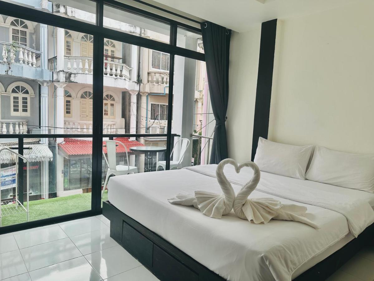 Beachwalk Hotel Patong Exterior photo