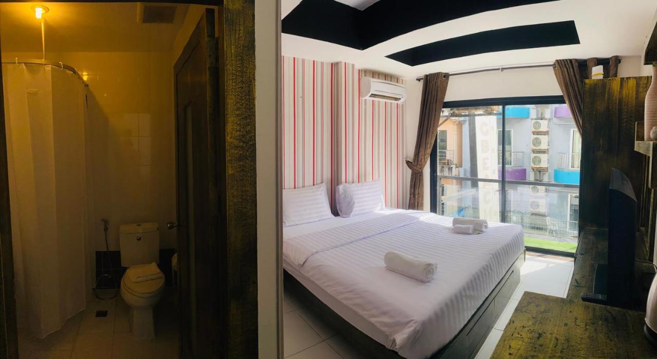 Beachwalk Hotel Patong Exterior photo