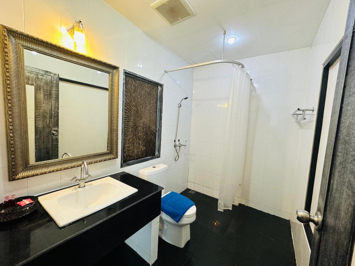 Beachwalk Hotel Patong Exterior photo