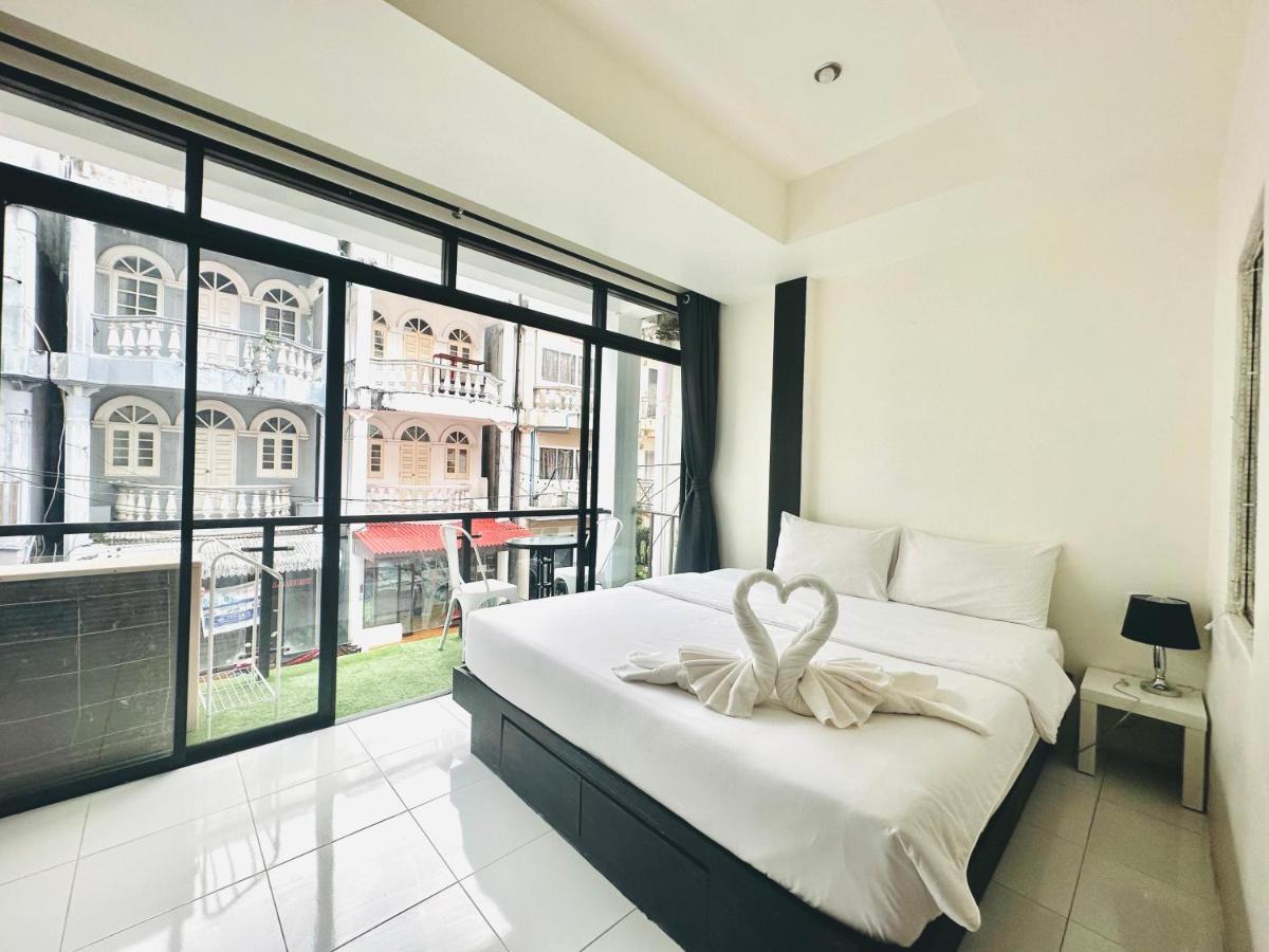 Beachwalk Hotel Patong Exterior photo