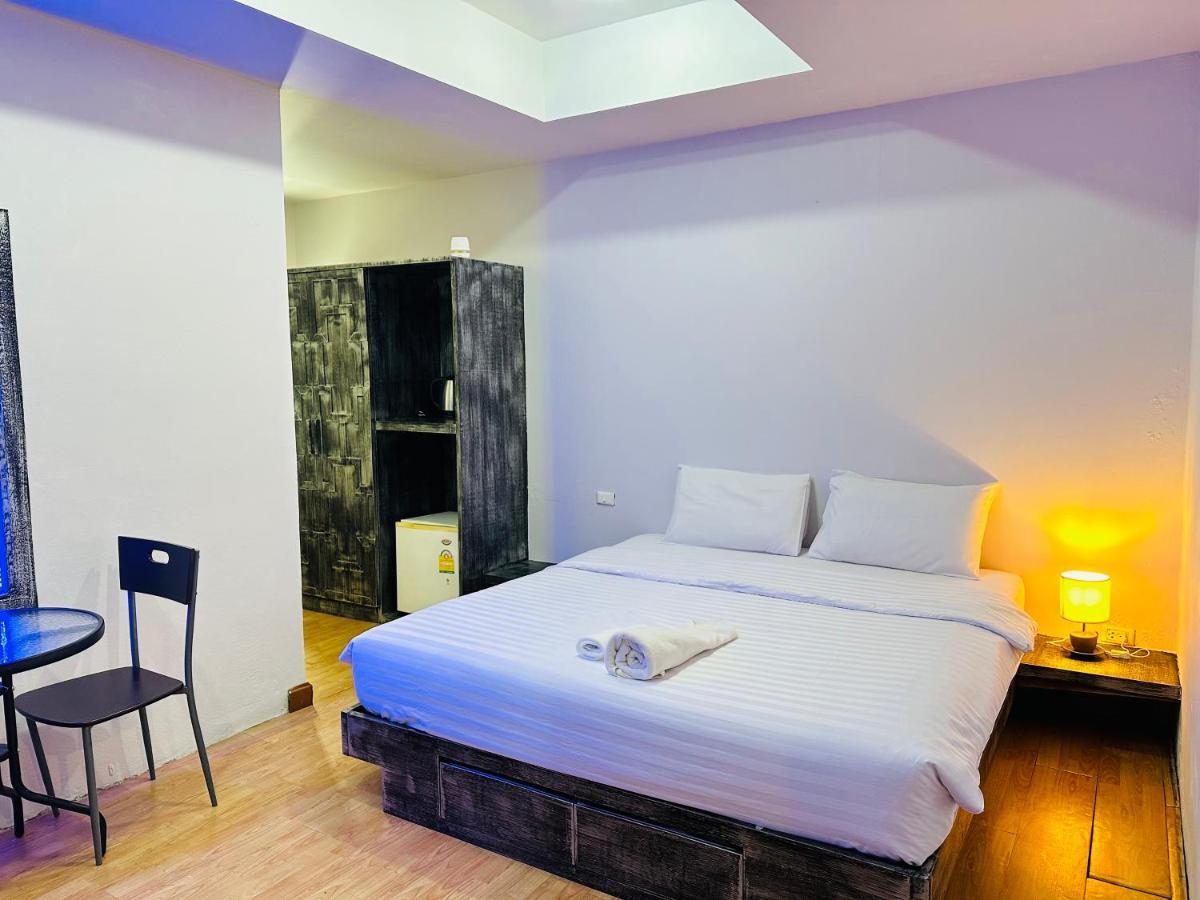 Beachwalk Hotel Patong Exterior photo