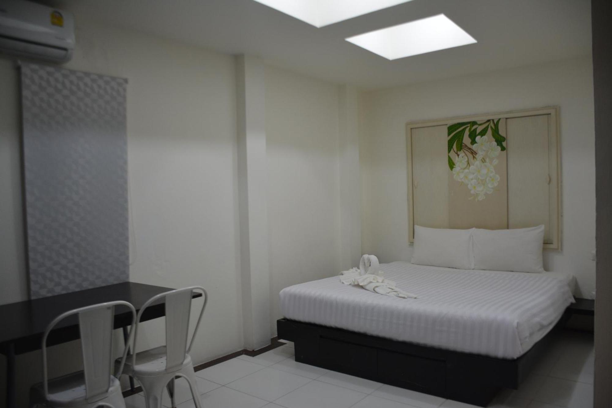 Beachwalk Hotel Patong Exterior photo