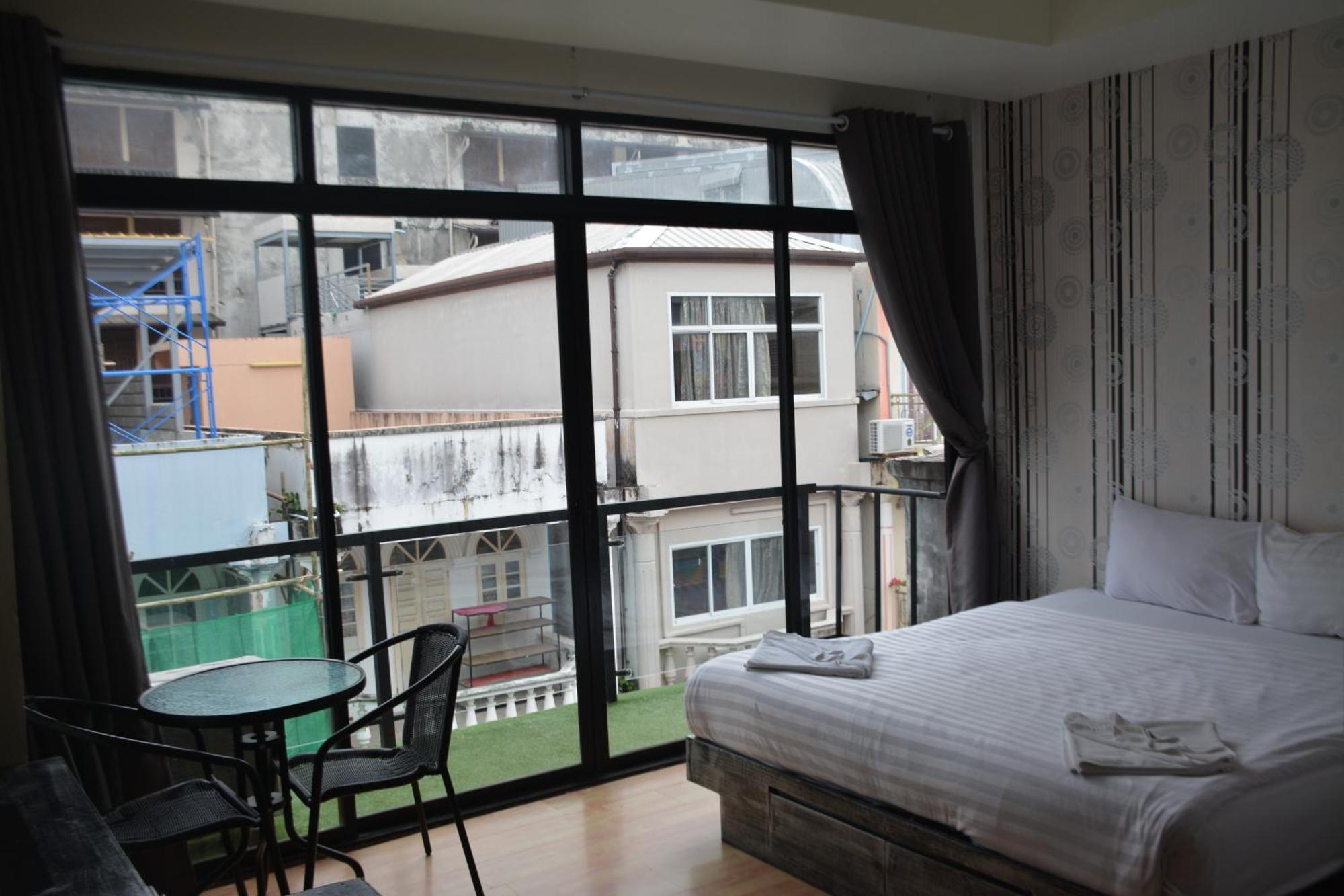 Beachwalk Hotel Patong Exterior photo