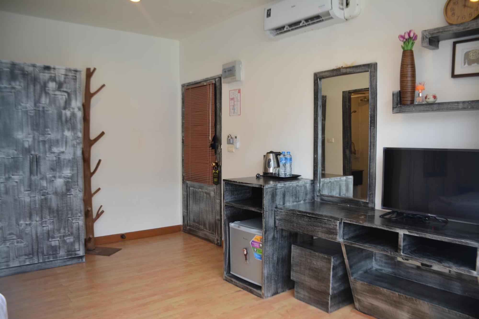 Beachwalk Hotel Patong Exterior photo